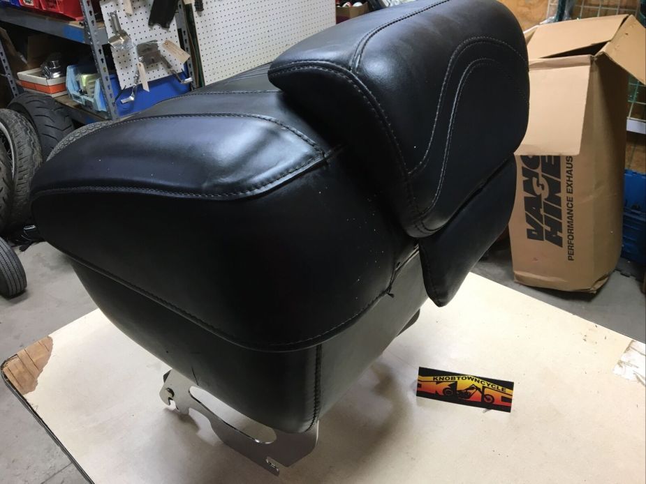 Harley Davidson, Harley Davidson OEM Leather Tour-Pak FLHRS Road King Custom #53018-04A | Used | Detachable Solo Mounting Rack | Fits XL Models | United States, Knobtown Cycle