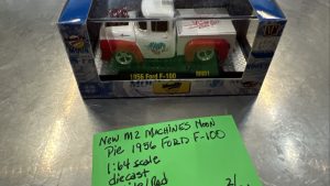M2 Machines Moon Pie 1956 Ford F-100