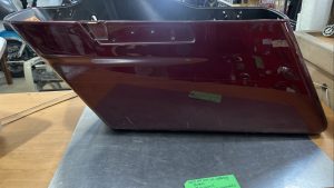 Harley Davidson oem LH Saddlebag Bottom #90200414