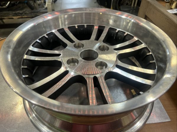 Harley Davidson oem TRI-Glide Rear Wheel #83327-09 - Image 4
