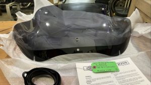 Harley Davidson oem Windsplitter 9” Windshield #57400093