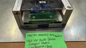 M2 Machines Auto-Thentics 1967 VW Beetle Deluxe European Model