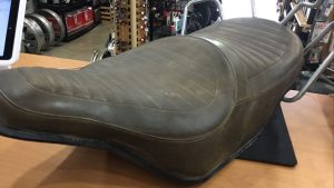 Harley Davidson OEM Shovelhead Comfort Flex Seat with Handrail #52518-80 - Genuine Parts for Ultimate Riding Comfort